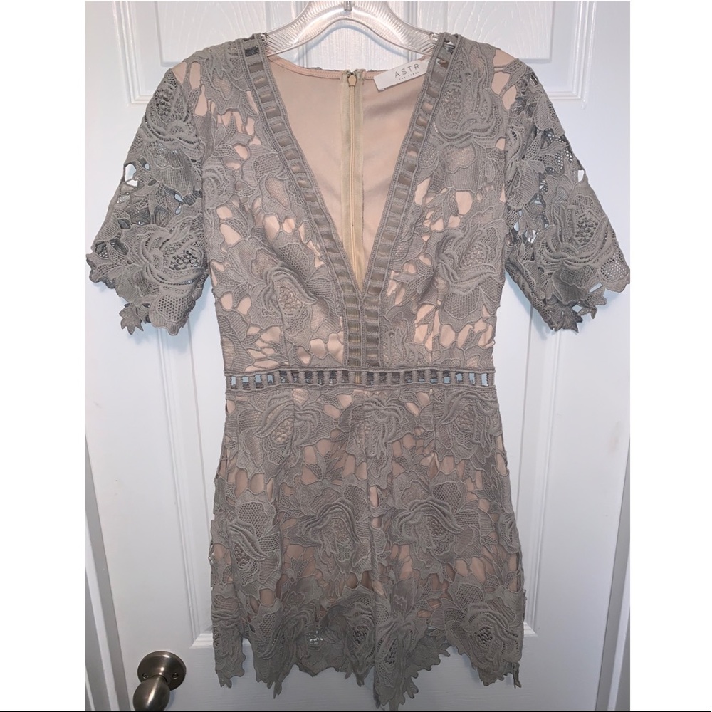 ASTR the label V-neck Lace Romper